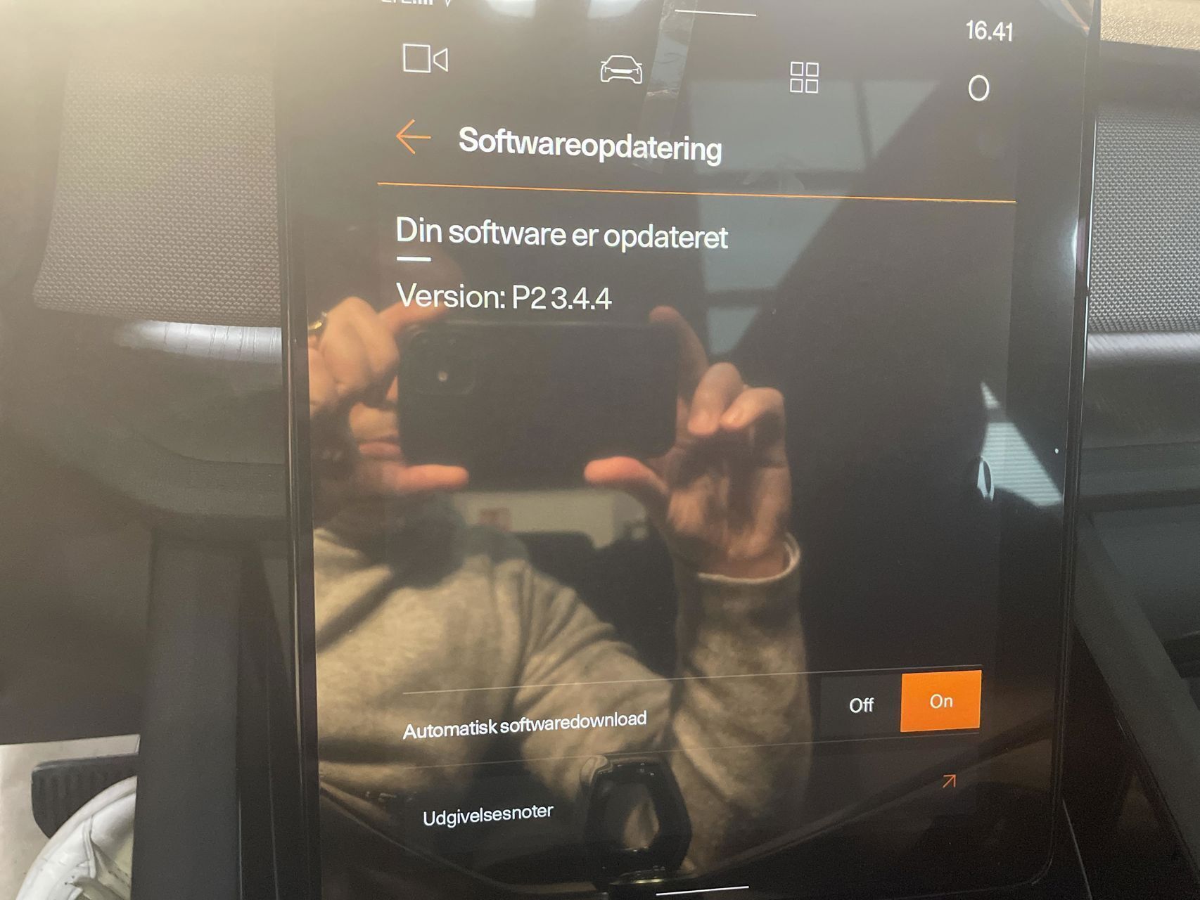 Sort Polestar 2 fra 2025