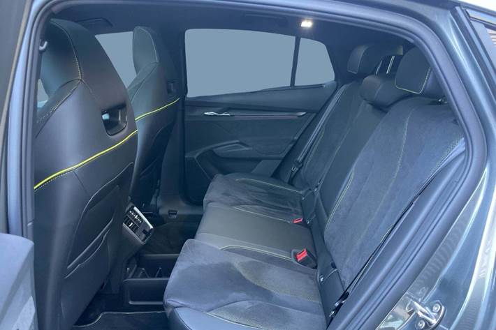 Grå Skoda Enyaq fra 2025