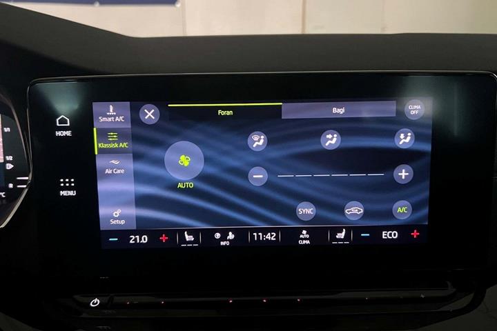 Hvid Skoda Octavia fra 2021