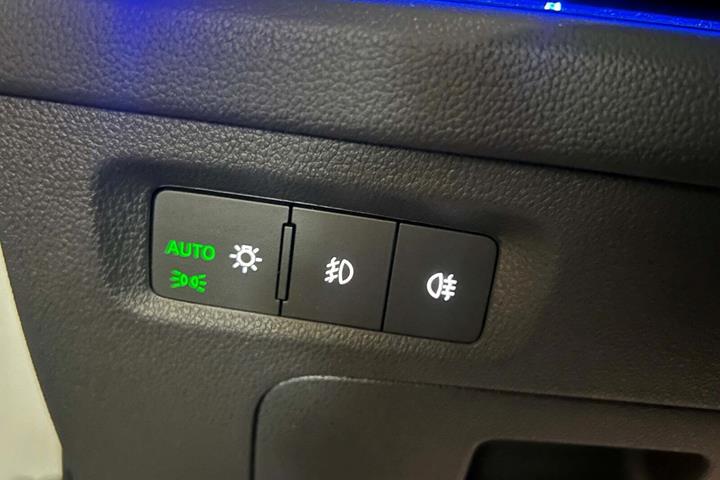 Hvid Skoda Octavia fra 2021