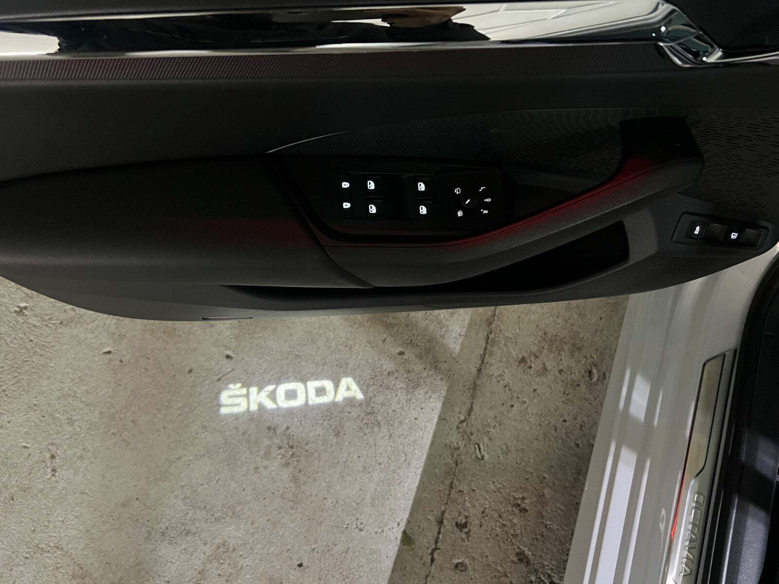 Hvid Skoda Octavia fra 2021