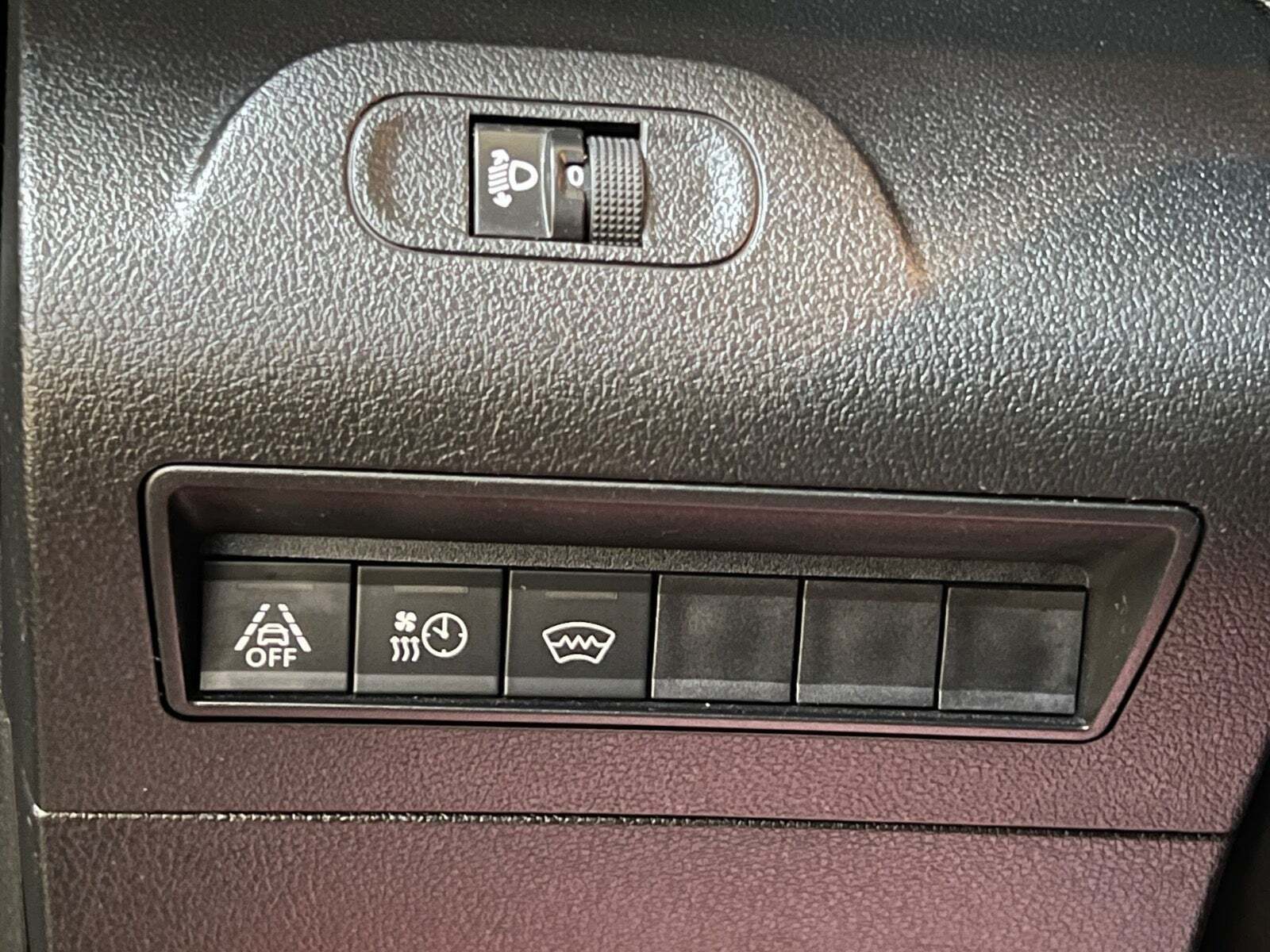 Grå Peugeot Partner fra 2020