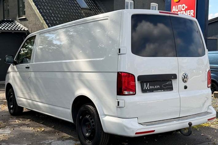Hvid VW Transporter fra 2021