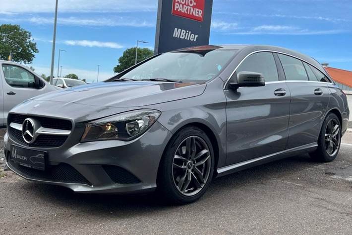 Grå Mercedes CLA200 fra 2015 set udefra