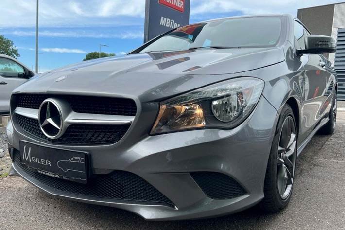Grå Mercedes CLA200 fra 2015 set udefra