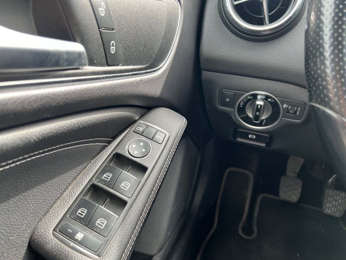 Grå Mercedes CLA200 fra 2015