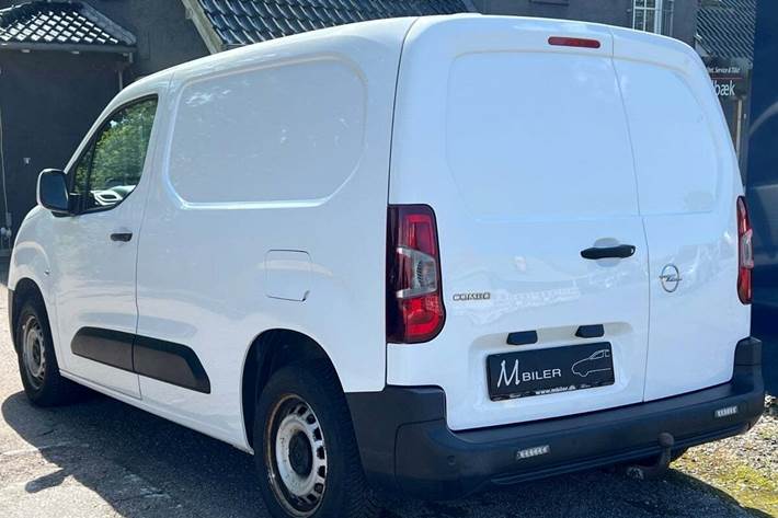 Hvid Opel Combo fra 2020