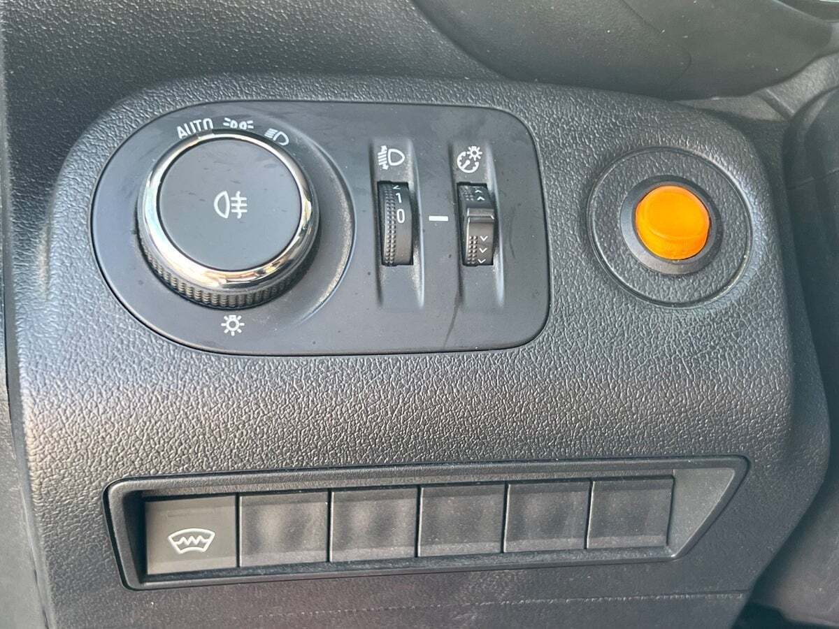 Hvid Opel Combo fra 2020