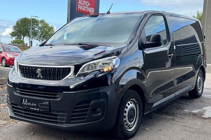 Sort Peugeot Expert fra 2020 set udefra