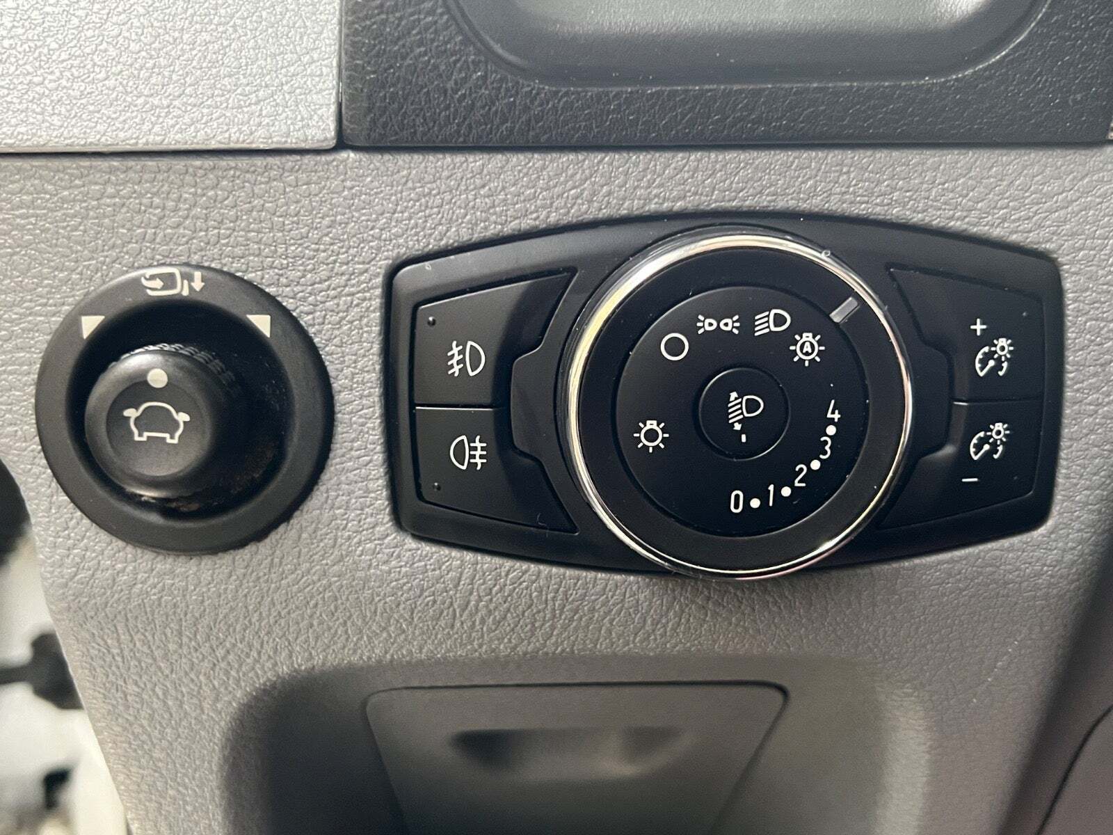 Hvid Ford Transit 350 L2 Van fra 2016