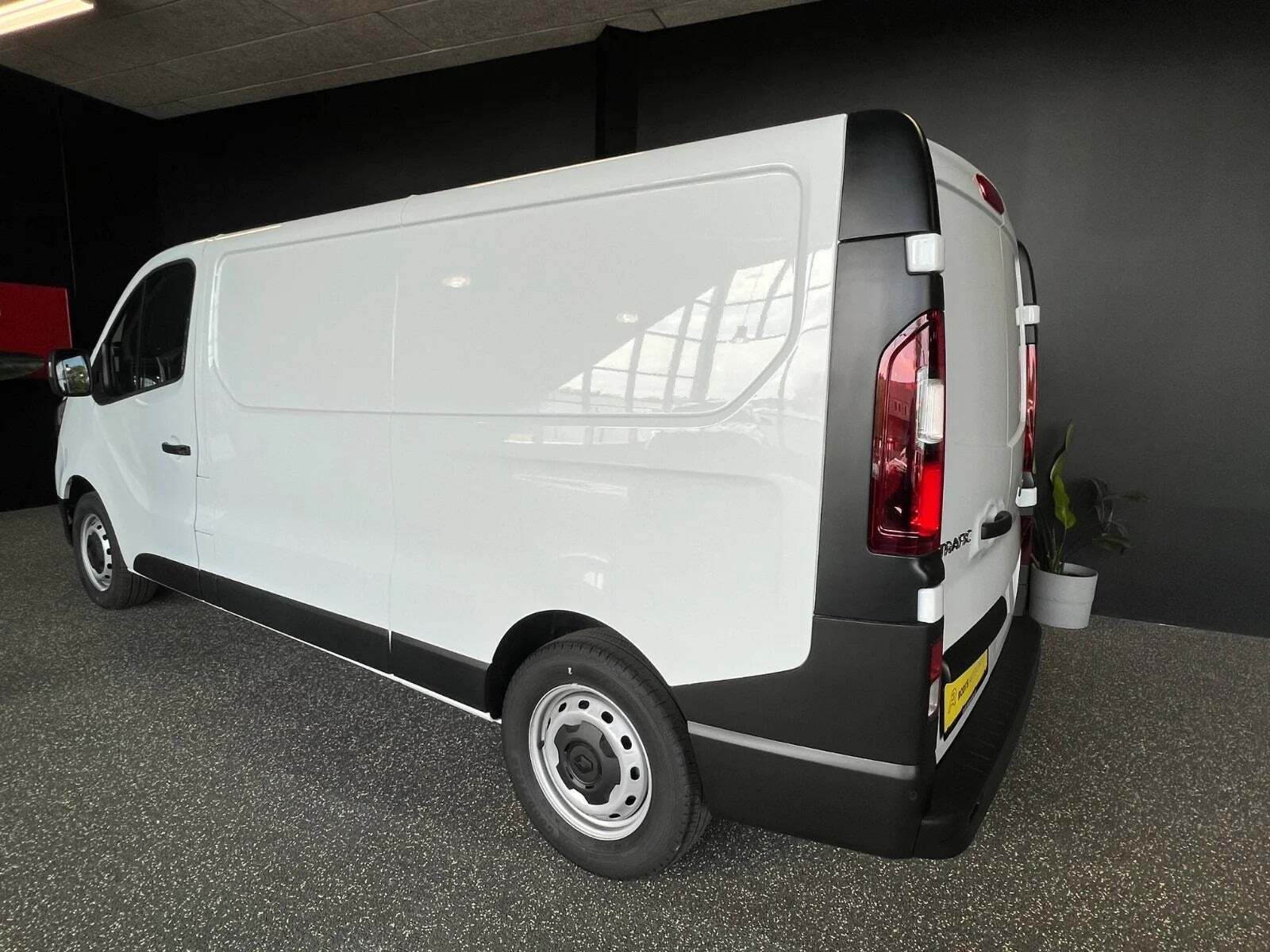 Renault Trafic 2,0 dCi 150 L2H1