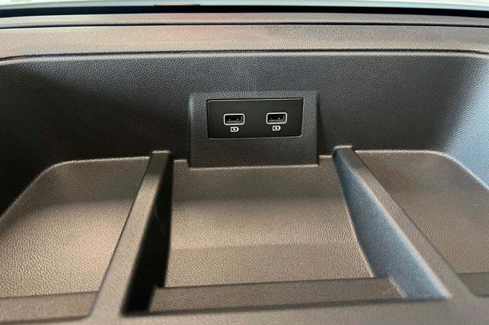 Hvid Renault Trafic fra 2025