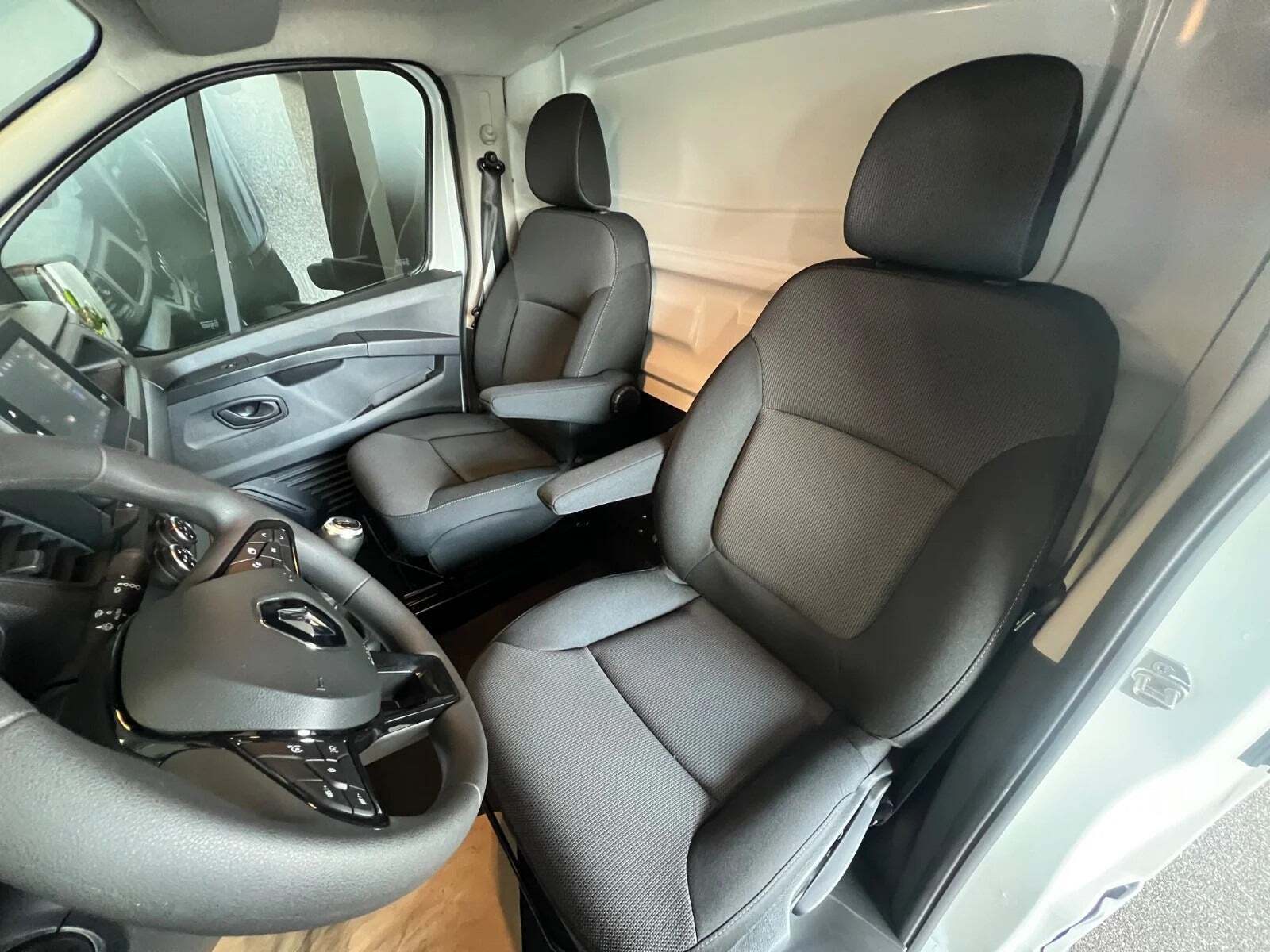 Hvid Renault Trafic fra 2025