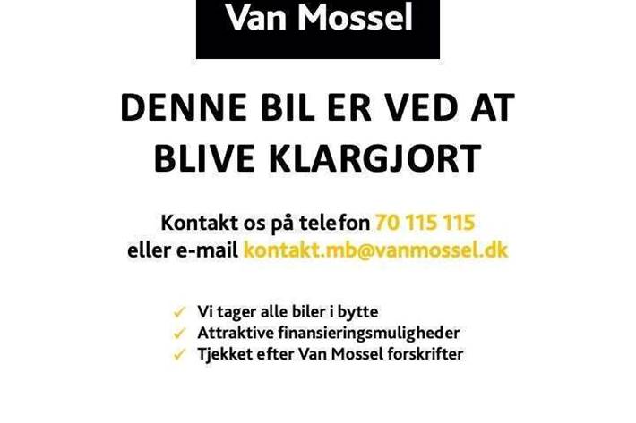 Grå Mercedes GLB200 fra 2024 set udefra