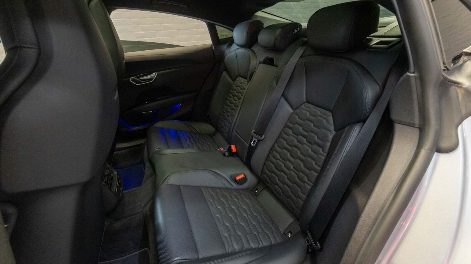 Sølv Audi RS e-tron GT fra 2022