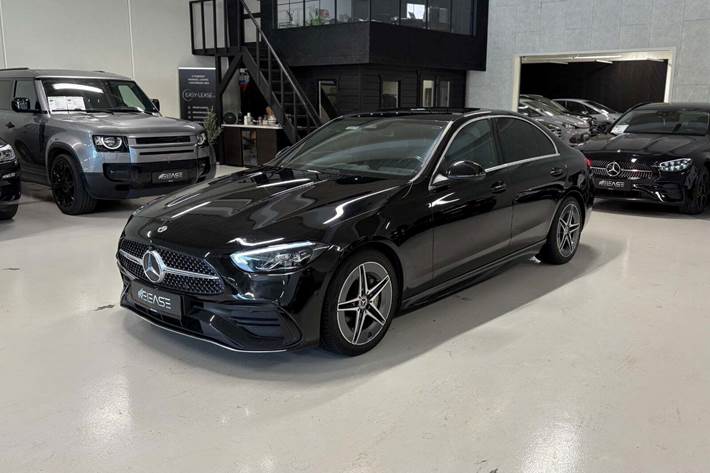 Sort Mercedes C200 fra 2022 set udefra