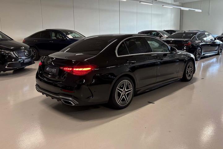Sort Mercedes C200 fra 2022