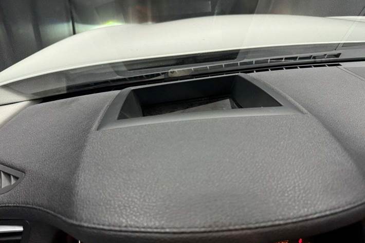 Hvid BMW 750i fra 2009