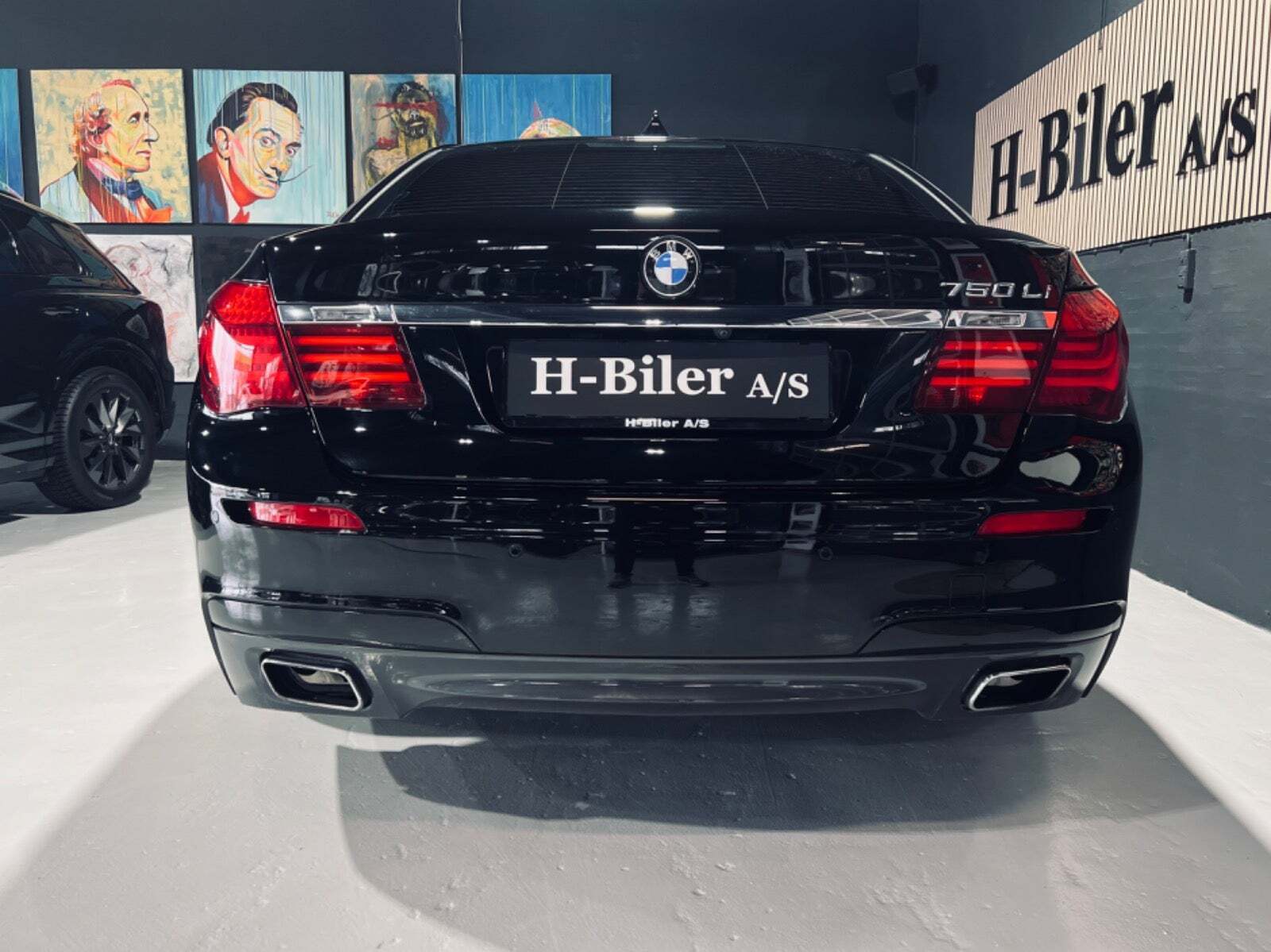 Sort BMW 750Li fra 2013