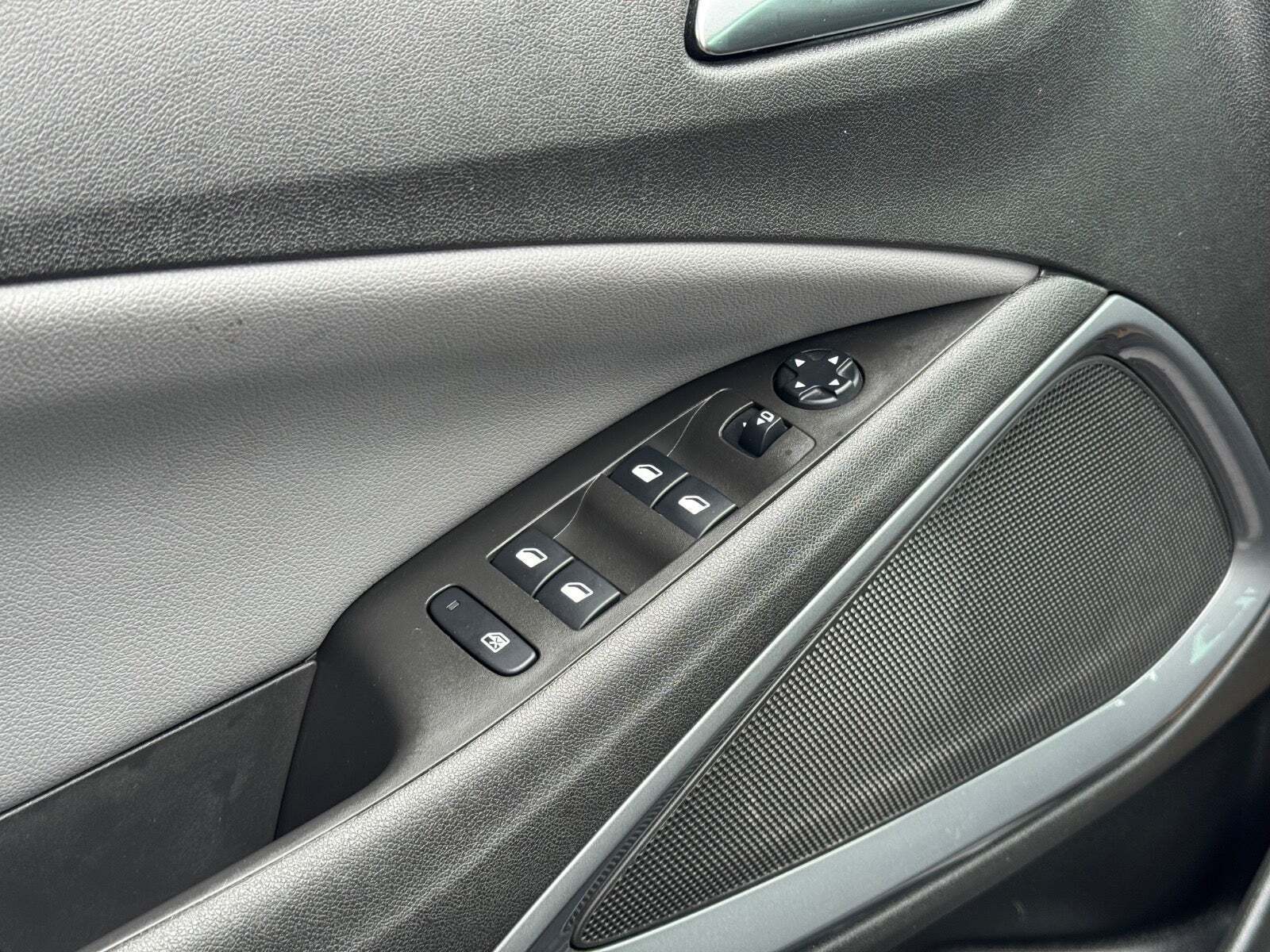 Grå Opel Crossland X fra 2020