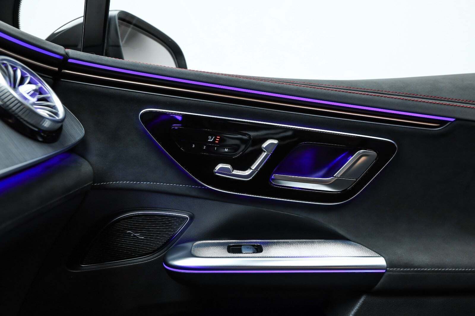 Sort Mercedes EQE350 SUV fra 2024