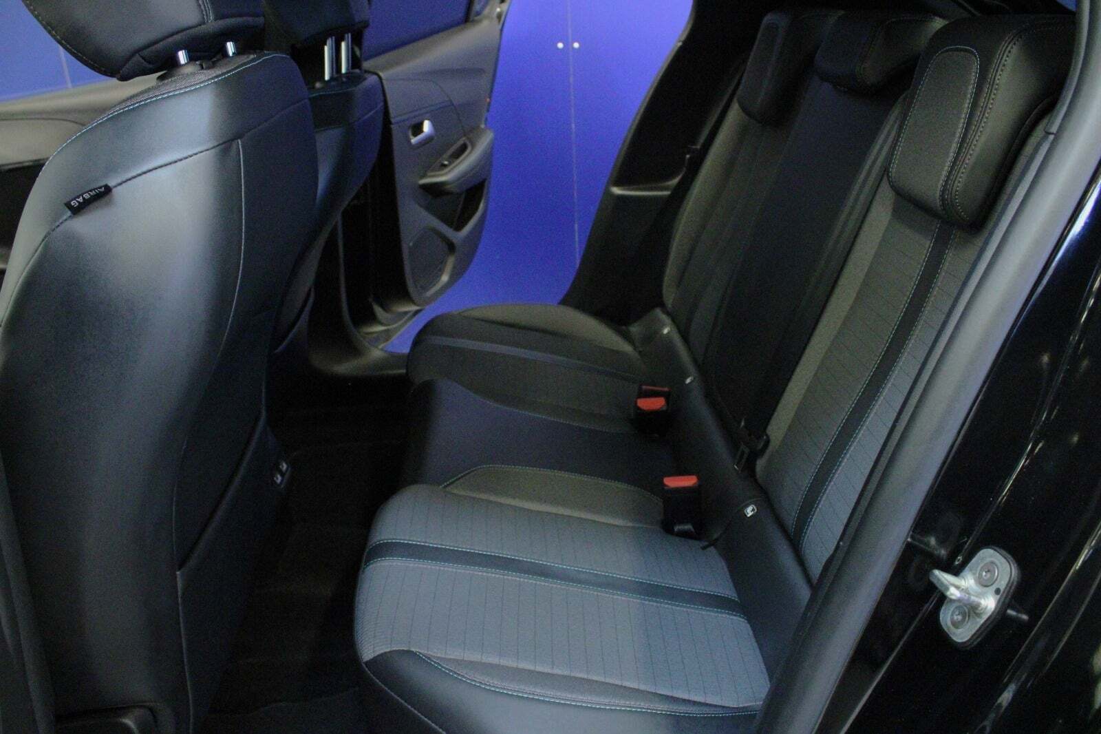Sort Peugeot 208 fra 2021