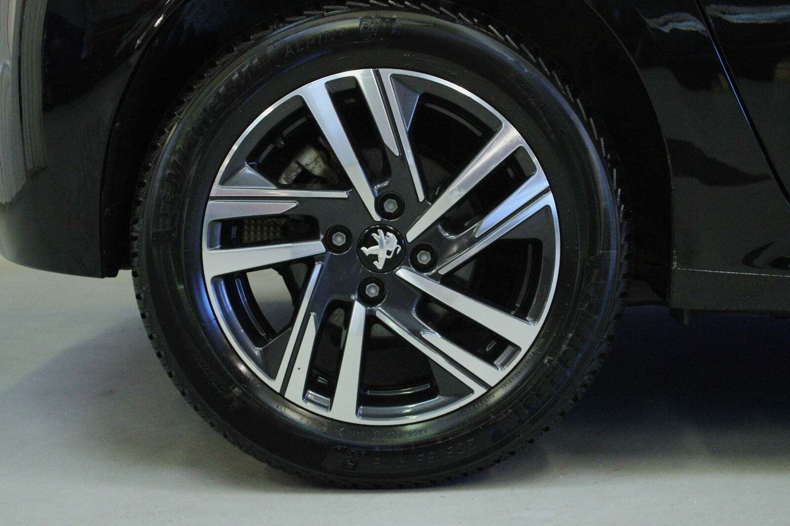 Sort Peugeot 208 fra 2021