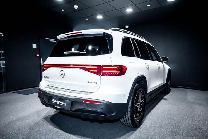 Hvid Mercedes EQB350 fra 2025