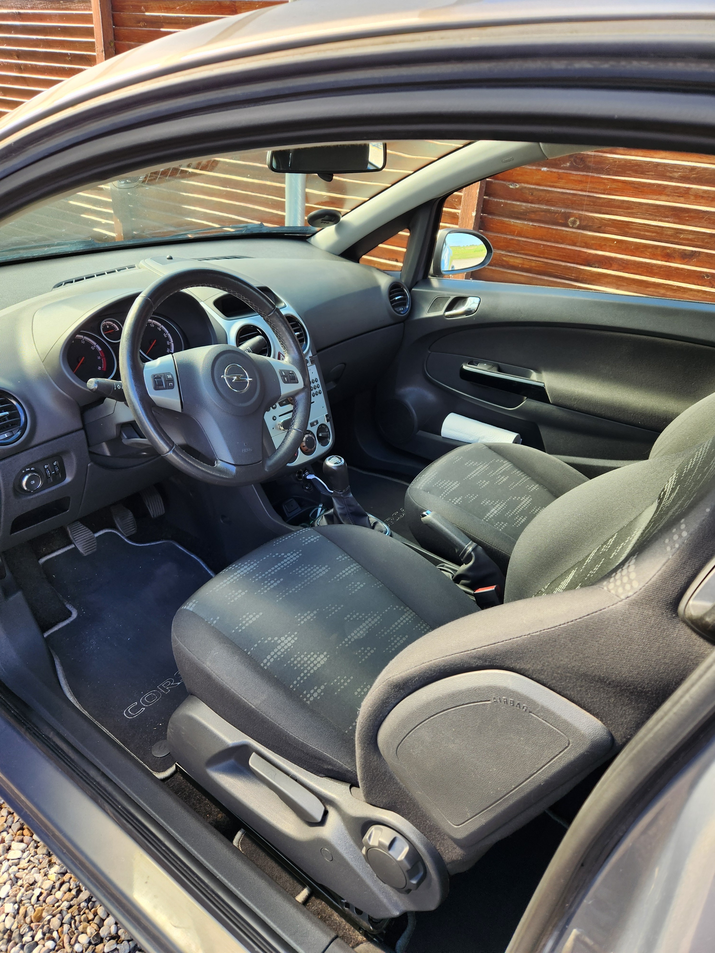 Brun Opel Corsa fra 2012