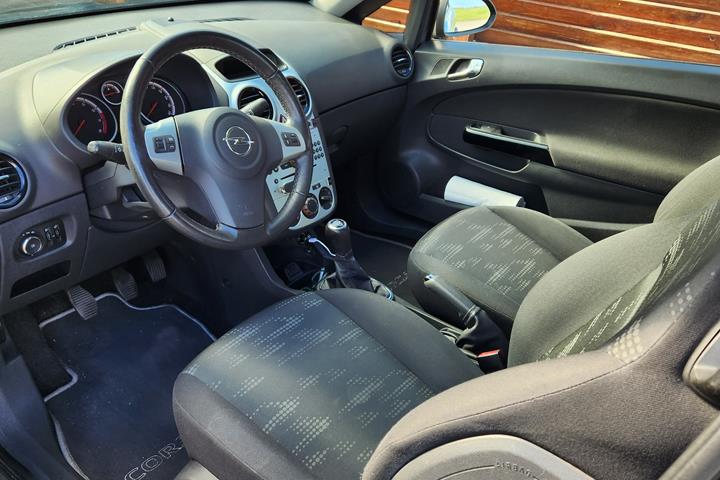 Brun Opel Corsa fra 2012
