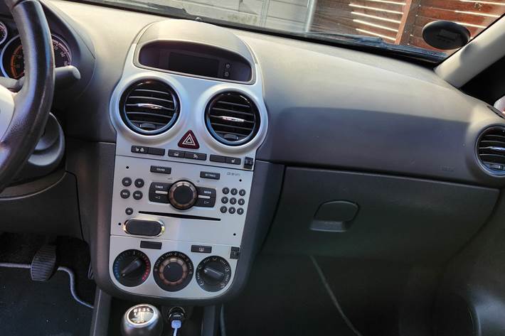 Brun Opel Corsa fra 2012