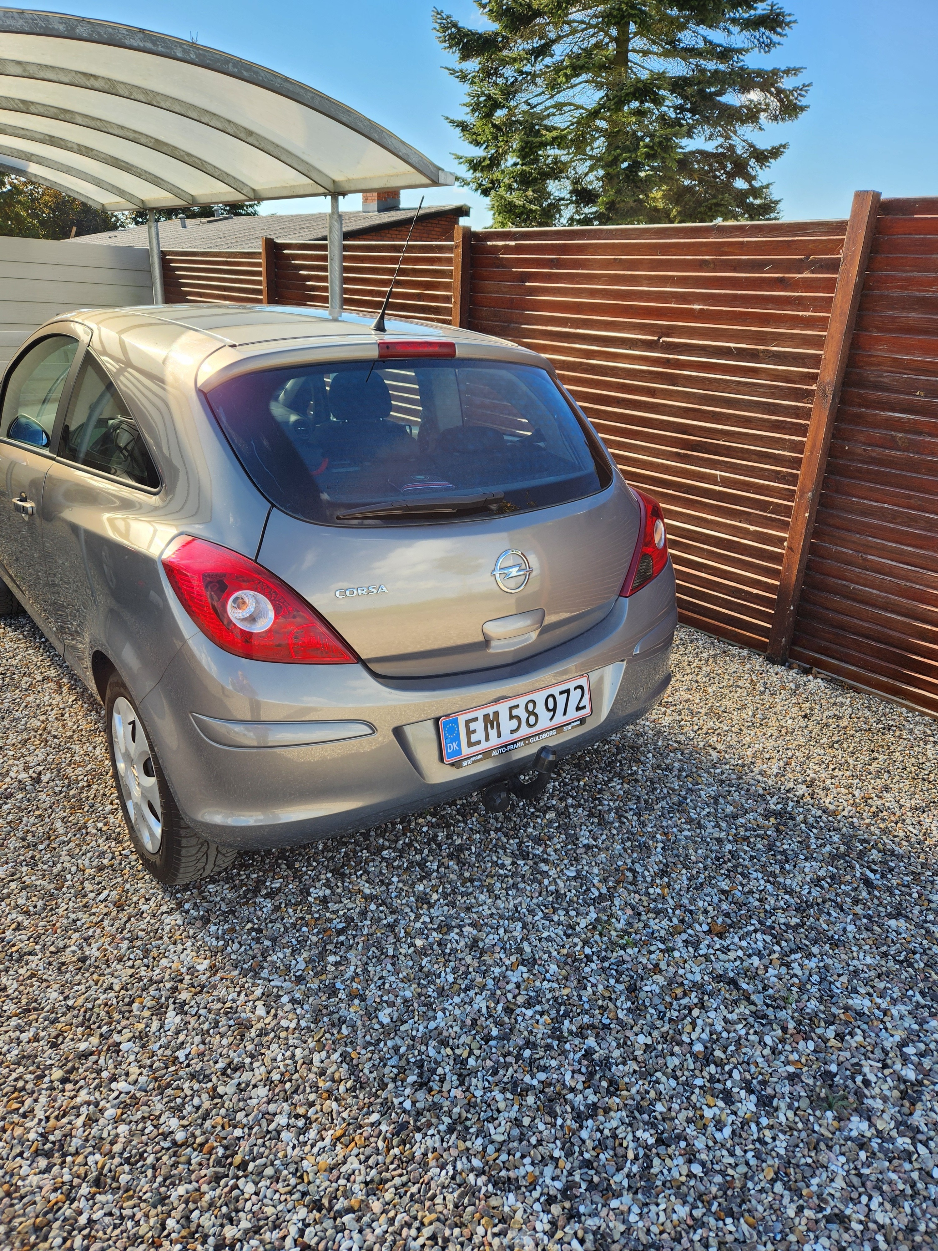 Brun Opel Corsa fra 2012