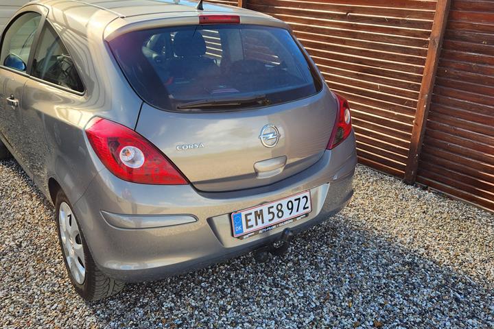 Brun Opel Corsa fra 2012