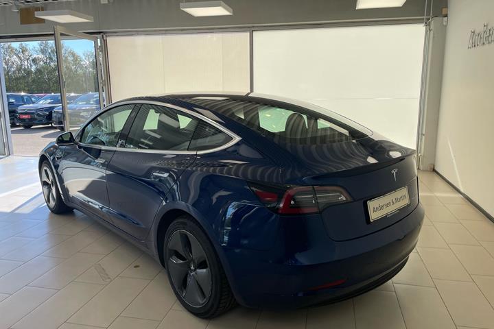 Blå Tesla Model 3 fra 2020