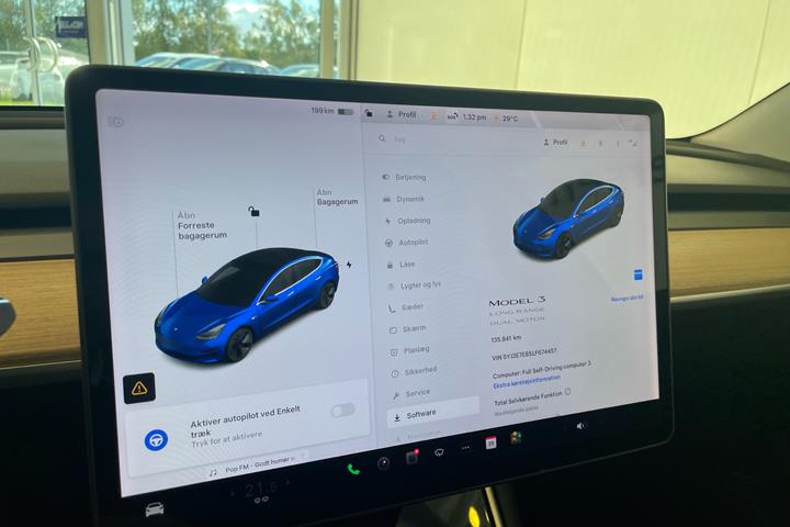 Blå Tesla Model 3 fra 2020