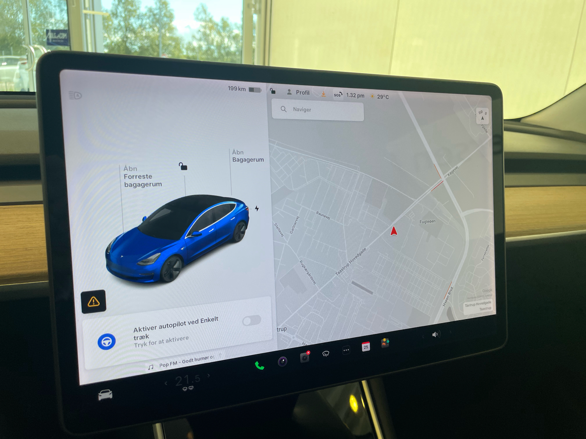 Blå Tesla Model 3 fra 2020