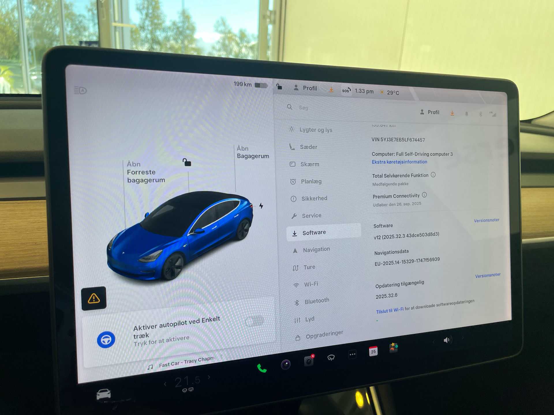 Blå Tesla Model 3 fra 2020