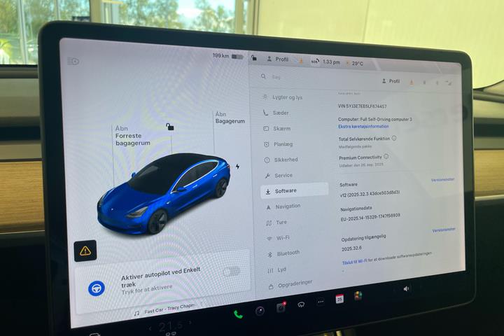 Blå Tesla Model 3 fra 2020