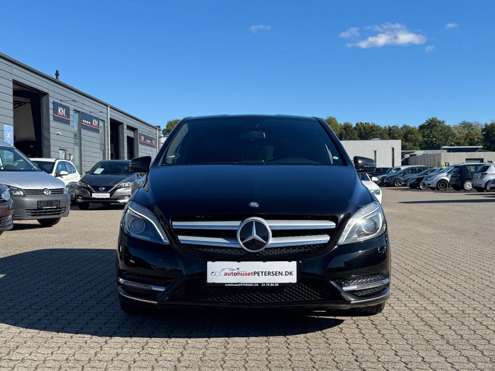 Sort Mercedes B200 fra 2013