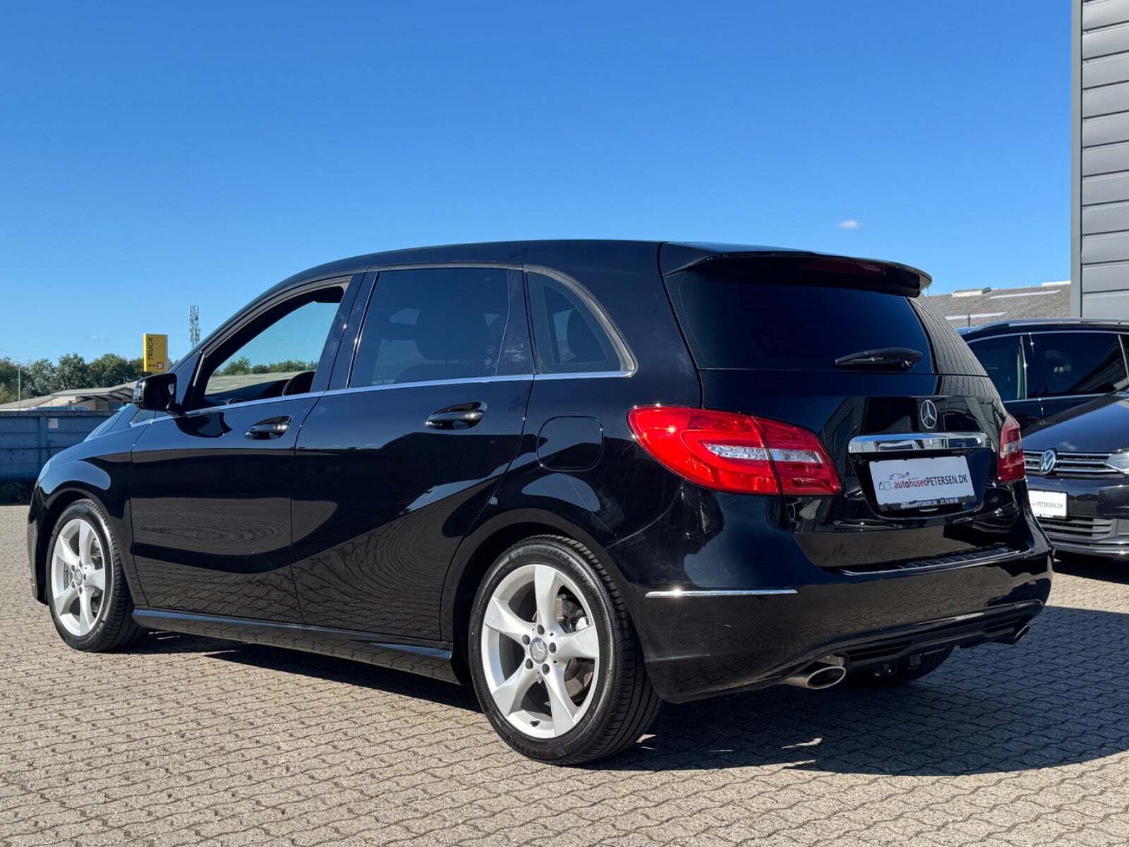 Sort Mercedes B200 fra 2013