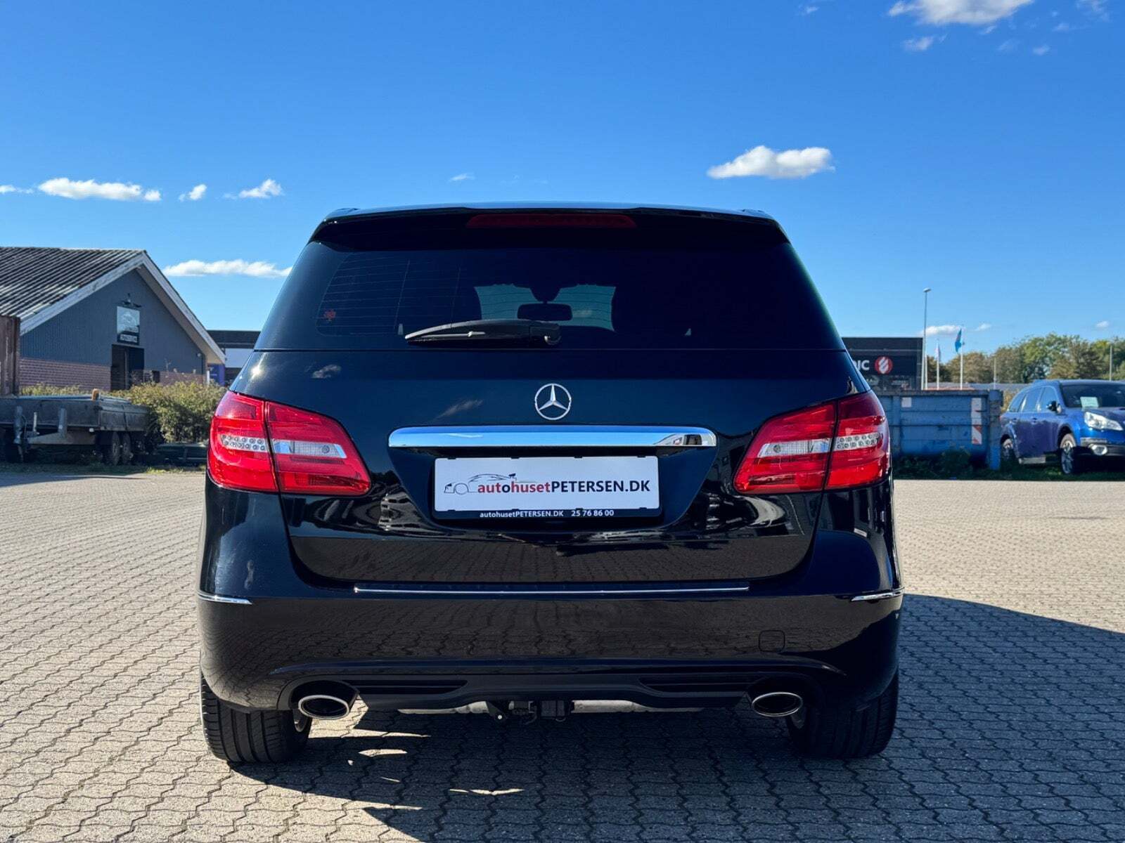 Sort Mercedes B200 fra 2013