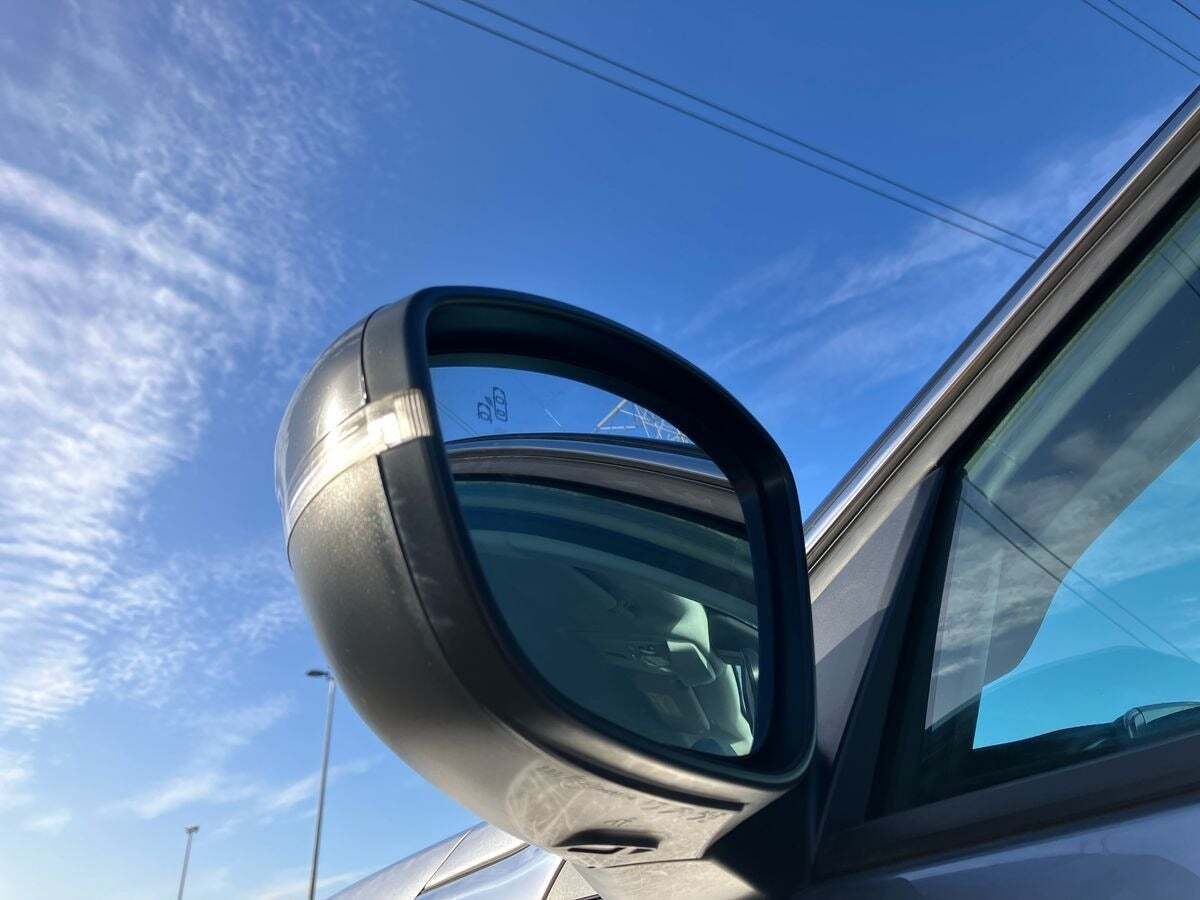 Sølv Opel Mokka fra 2024