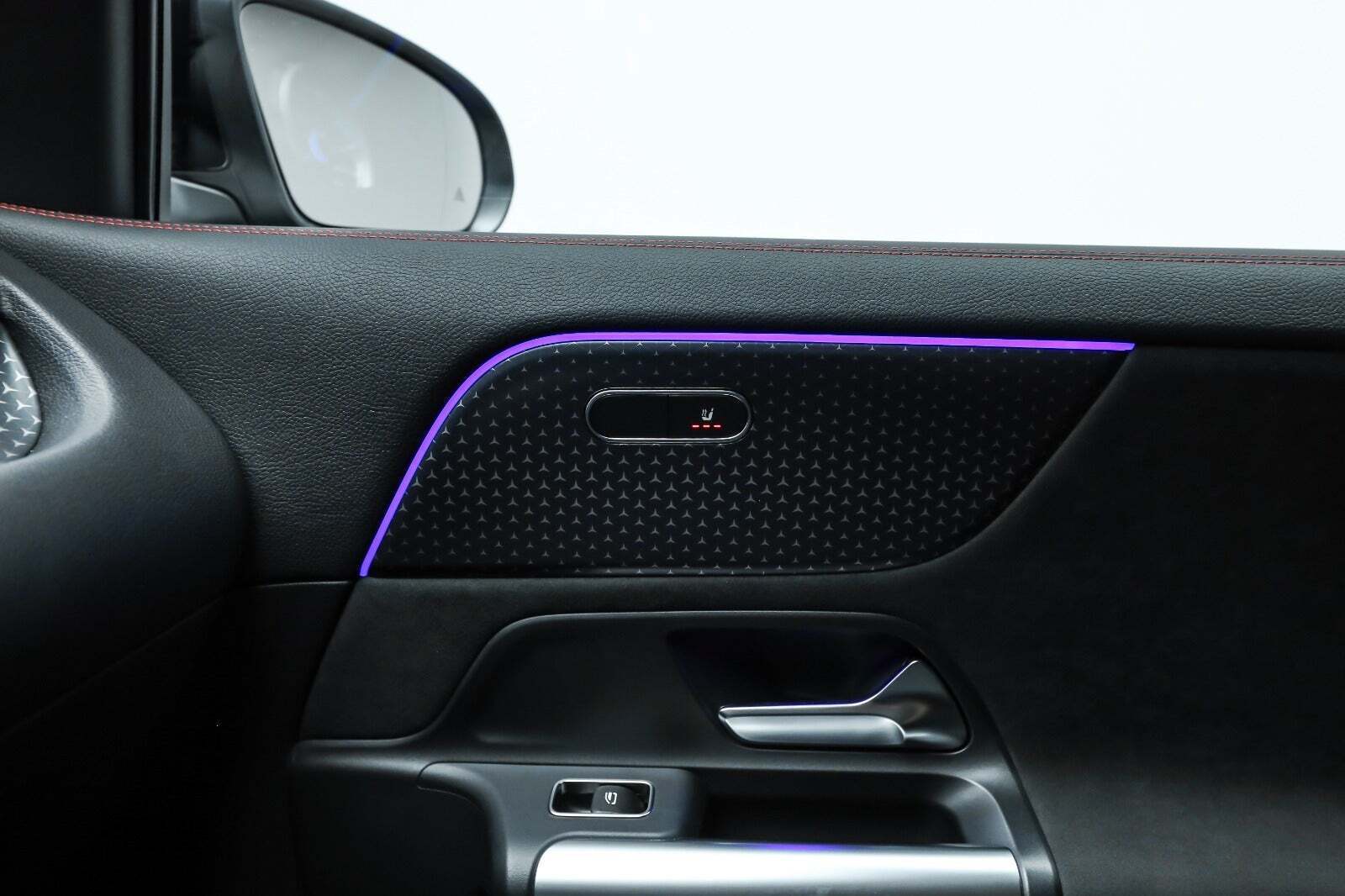 Sort Mercedes EQA350 fra 2024