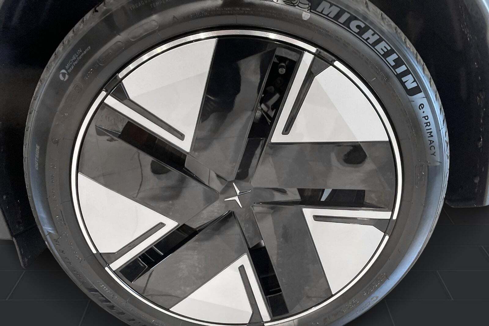 Sort Polestar 2 fra 2025