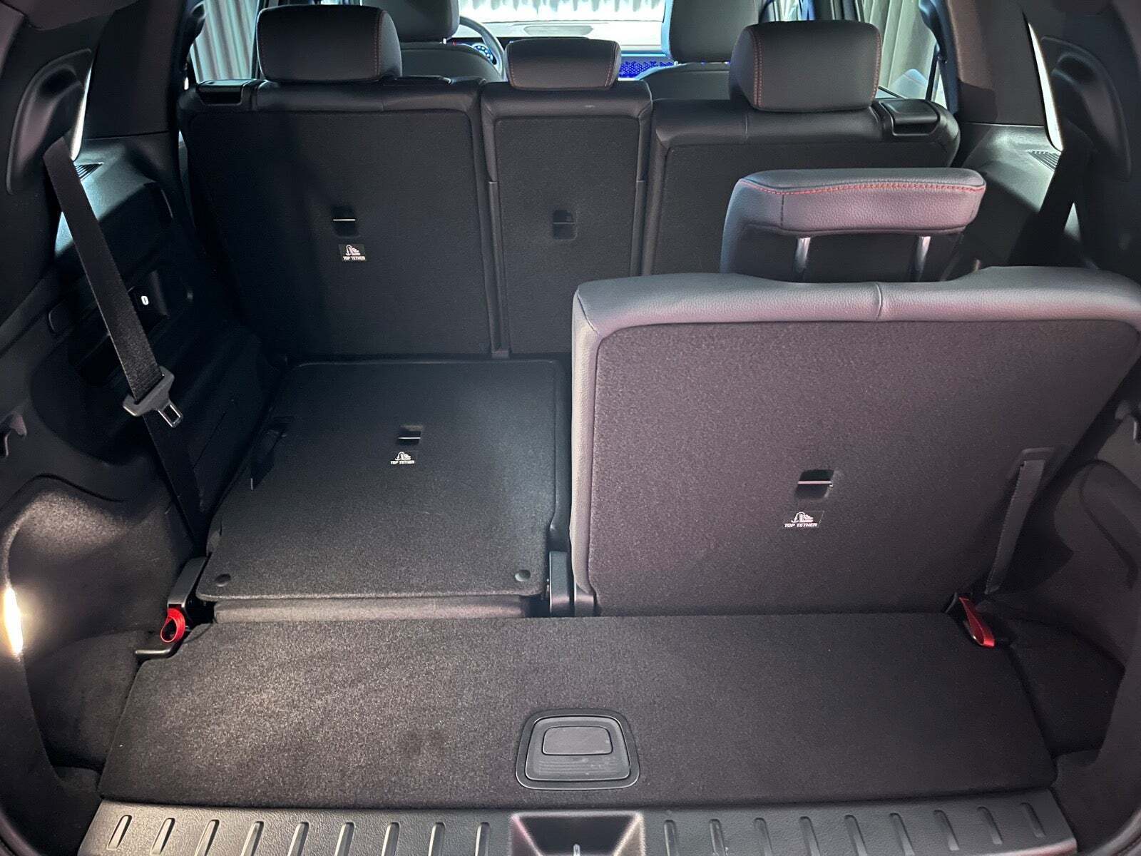 Sølv Mercedes EQB300 fra 2024