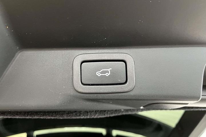 Hvid Land Rover Range Rover sport fra 2019