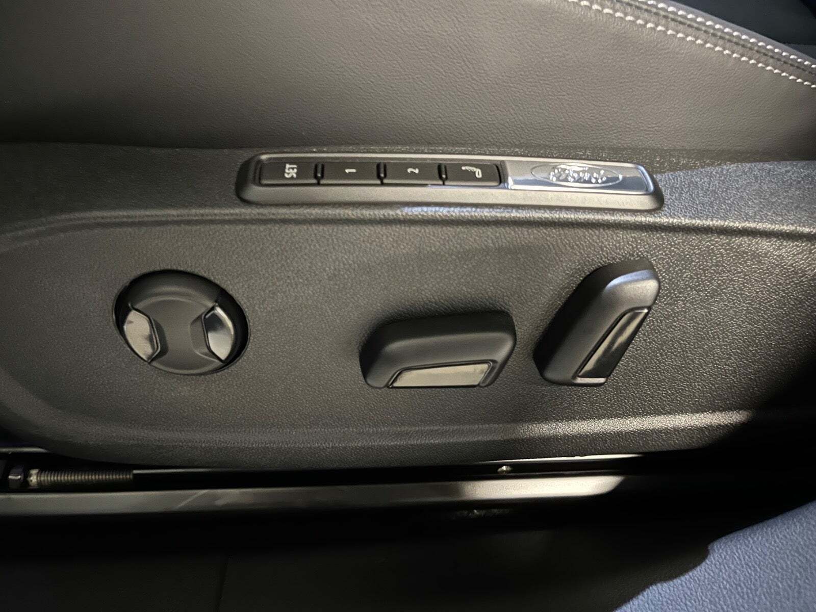 Ford Explorer 84 Premium Extended Range AWD