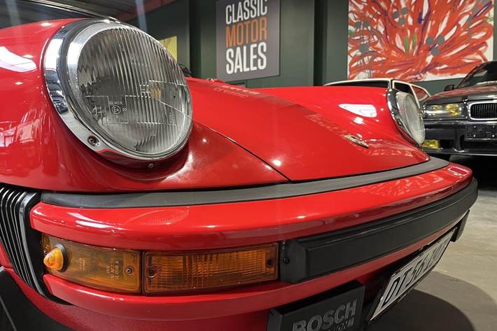 Rød Porsche 911 fra 1981