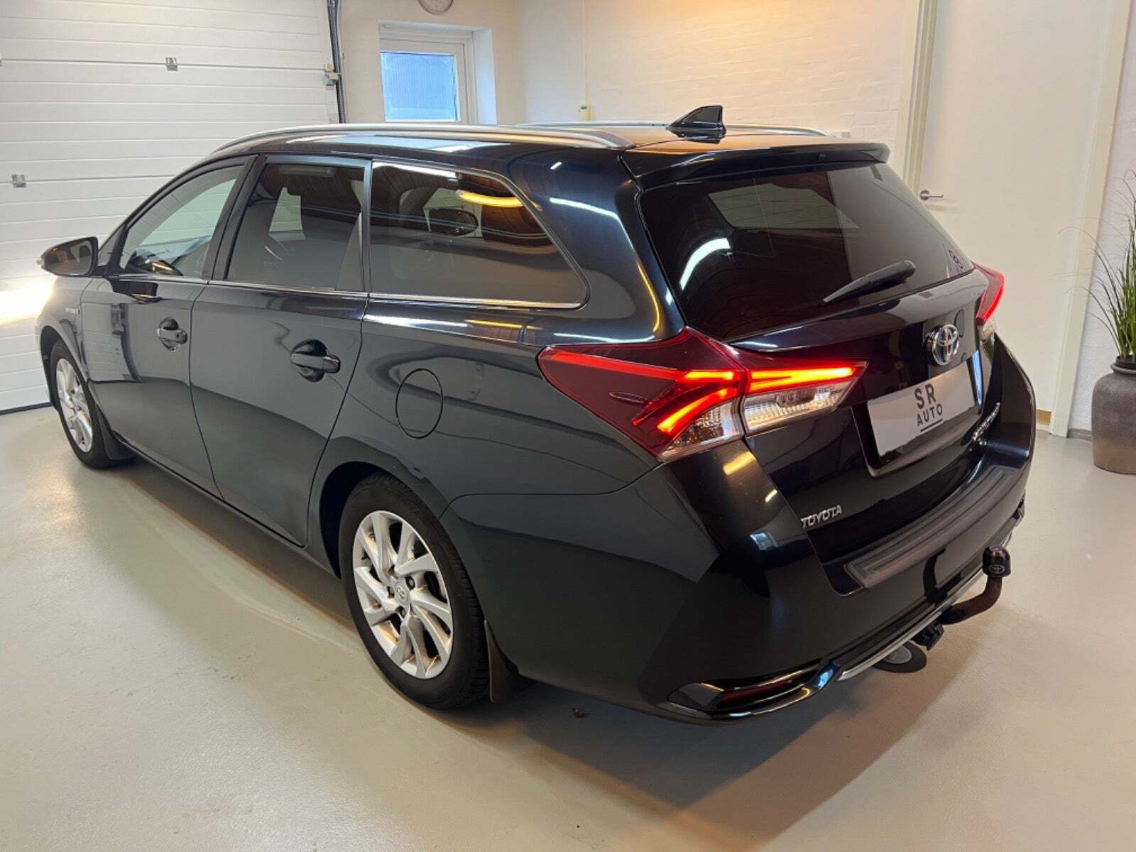 Toyota Auris 1,8 Hybrid H2 Comfort Touring Sports CVT