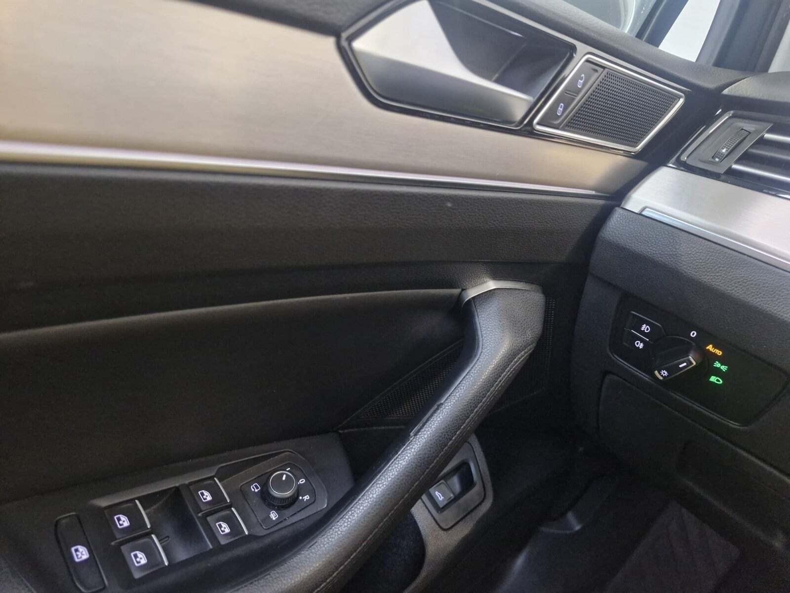 Sølv VW Passat fra 2019